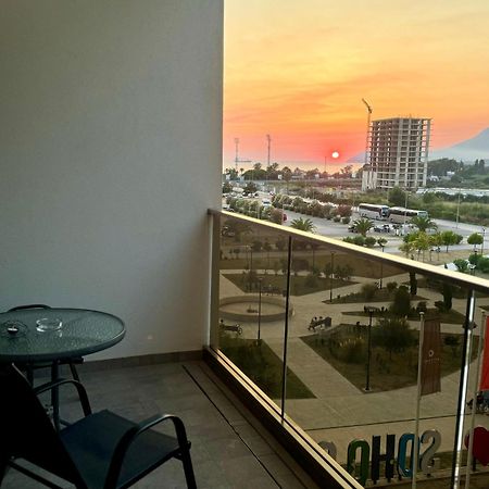 Suncoast Suites Bar Exterior photo